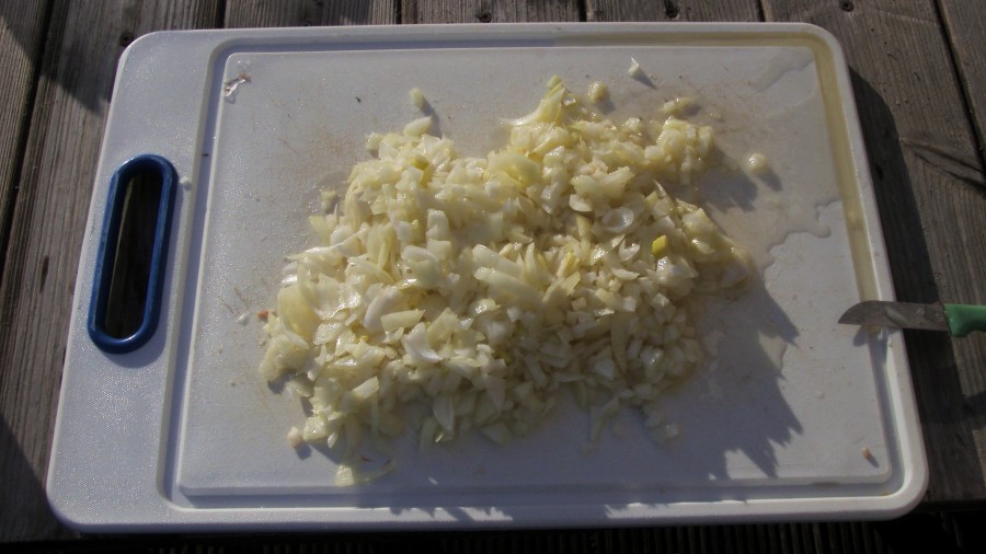 Zwiebelstückchen in in Öl